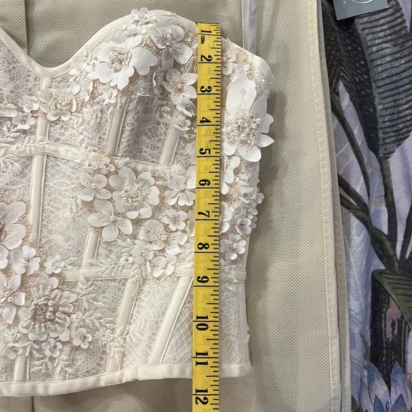 BHLDN | Wtoo | Stunning Bridal Corset with Flower Details Sparkle Lace - Picture 9 of 10